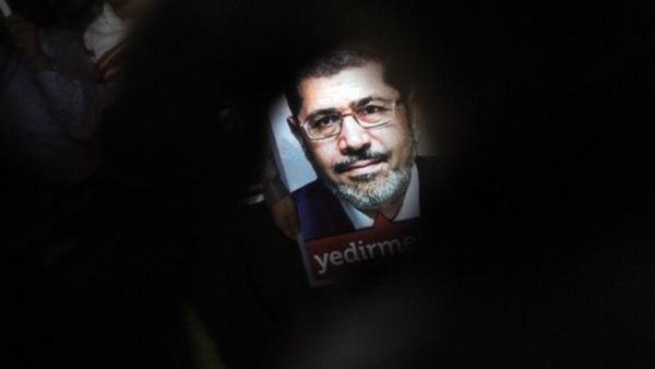 A poster of Egypt's President Mohammed Morsi is seen during a pro-Morsi demonstration on July 1, 2013 in Istanbul (Ozan Kose / AFP)