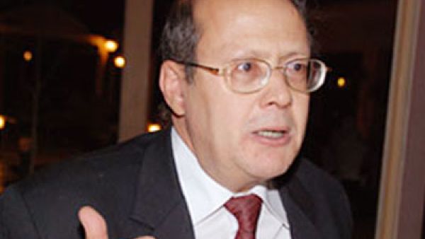  الكاتب الصحفي المصري عبد الحليم قنديل