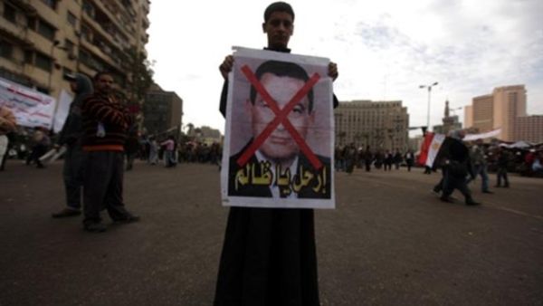 متظاهر في ميدان التحرير/الاحد/أ.ف.ب