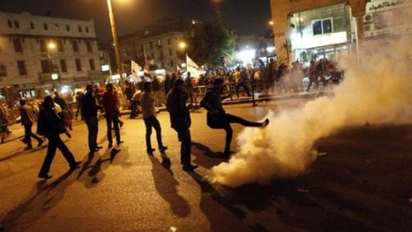 تحدى ألوف من معارضي مرسي الطقس السيء ونزلوا إلى الشوارع 