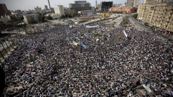 المصريوين يحييون ذكرى الثورة 