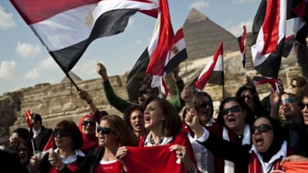 قال شهود ان قوات الامن المصرية قتلت بالرصاص عشرات المؤيدين للرئيس الاسلامي المعزول 