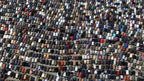 متظاهرون ضد الرئيس مبارك في ميدان التحرير/الجمعة/أ.ف.ب