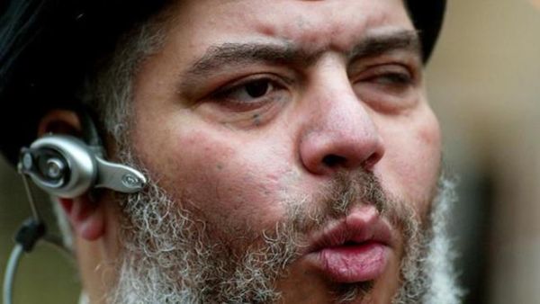 رجل الدين المصري مصطفى كمال مصطفى، المعروف بـ (أبو حمزة المصري)