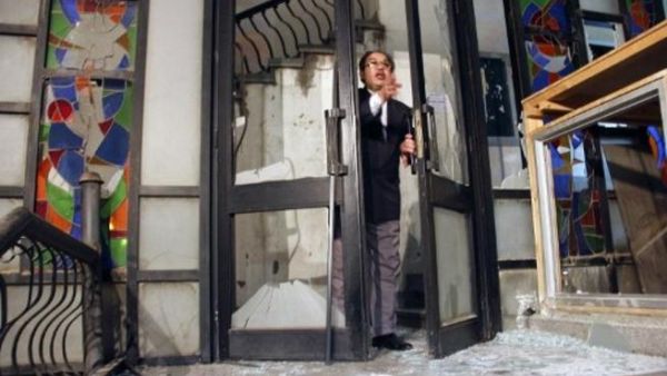 مقر الحزب كما بدى بعد الهجوم/أ.ف.ب