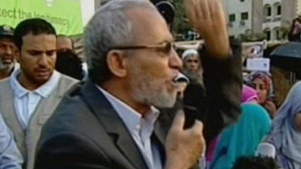 قادة الاخوان يظهرون في اعتصام رابعة العدوية