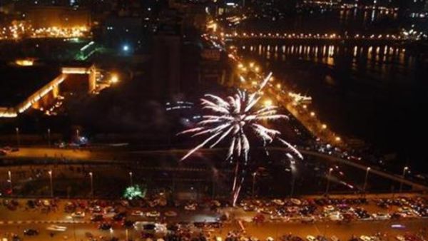 العاب نارية بوسط القاهرة احتفالا بسقوط مبارك يوم 11 شباط
