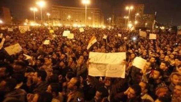 المتظاهرون في ميدان الحرية ليل الاحد
