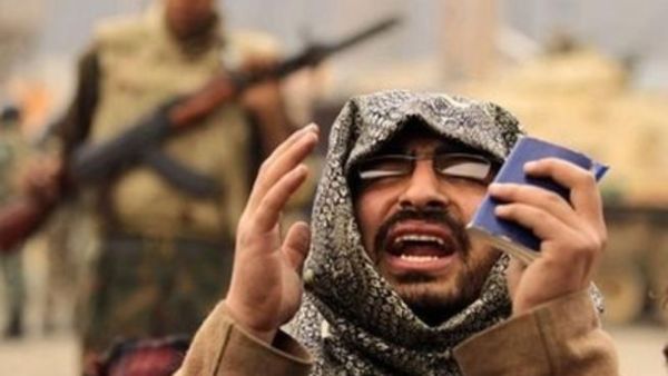 متظاهر في ميدان التحرير