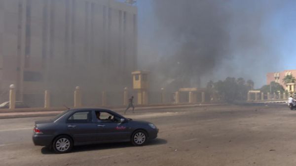 وضعت القنبلة على جانب الطريق اعلى جسر 15 مايو الذي يمر فوق حي الزمالك في القاهرة