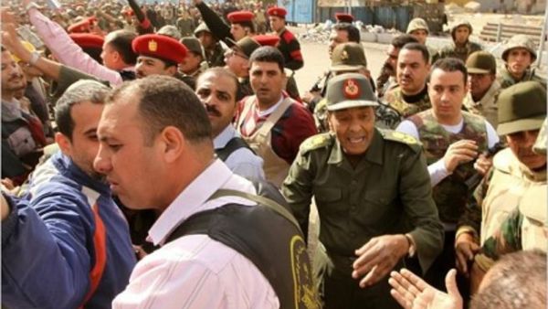 المشير في احد شوارع القاهرة/ارشيف المشير في احد شوارع القاهرة/ارشيف