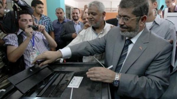 مرشح حزب الحرية والعدالة محمد مرسي