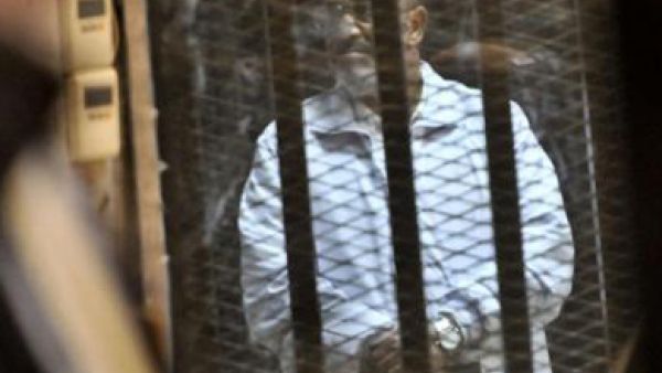 يحاكم مرسي في 5 قضايا، بحسب مصدر قانوني بهيئة الدفاع عنه