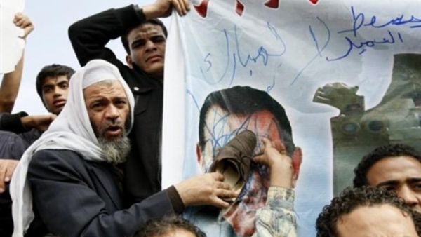 أوروبا تجمد أموال حسني مبارك