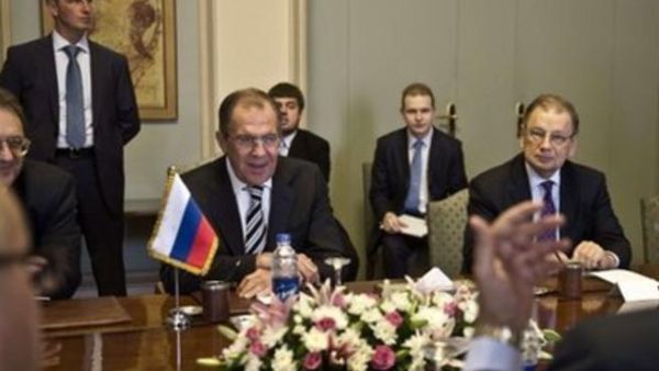 Egyptian Foreign Minister Nabil Fahmi and his Russian counterpart Sergey Lavrov give a press conference on November 14, 2013 in the Egyptian capital, Cairo. [bbcimg]