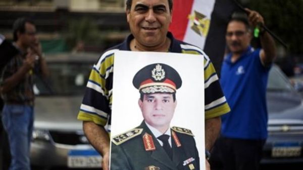 حملة (اخترناك) تطالب بتنصيب وزير الدفاع المصري السيسي، رئيسا لمصر دون انتخابات