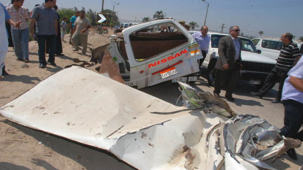 حادث اصطدام بين حافلة ركاب صغيرة وعربة نقل ثقيل