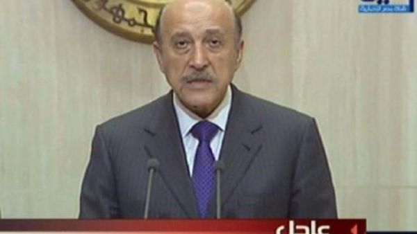 صورة من تلفزيون النيل الحكومي لنائب الرئيس عمر سليمان يلقي كلمته ليل الخميس
