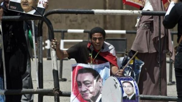 الشباب المصريين الذين قادوا الانتفاضة ضد نظام حسني مبارك بلغ بهم الاحباط انهم اصبحوا يتساءلون "هل قمنا بثورة؟"./الصورة لـ أ.ف.ب