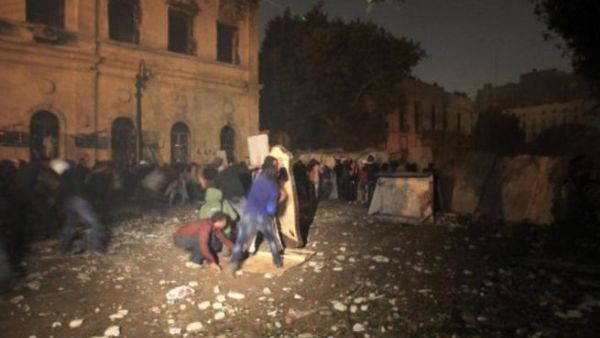 مقتل عشرة نشطاء وإصابة أكثر من 500 شخص في مواجهات ميدان التحرير