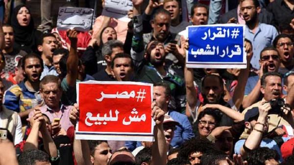 نقل تبعية جزيرتي تيران وصنافير في البحر الأحمر إلى السعودية يثير احتجاجات في مصر