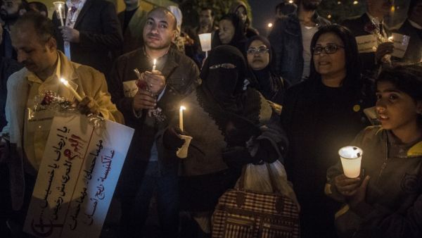 Egyptians attend a candle vigil on December 17, 2016 outside the Saint Peter and Saint Paul Coptic Orthodox Church in Cairo in memory of the people killed in a bomb attack on a Cairo church. (AFP/Khaled Desouki)