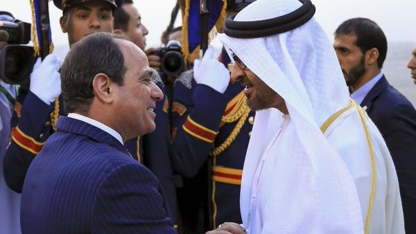 Egypt's President Sisi and the UAE's Mohammed bin Zayed Al Nahyan during the latter's visit to Cairo in April 2016. (File photo)