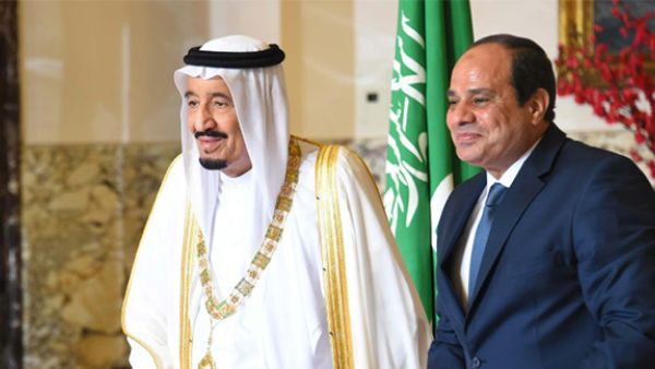 Saudi Arabian King Salman and Egyptian President Abdel Fattah al Sisi during a meeting in Cairo, April 8, 2016. (AFP)