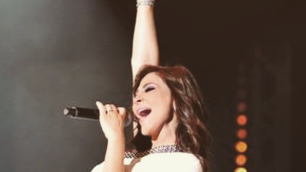 Elissa loves being in the spotlight, like here at the Magazine Festival. (Image Archive)