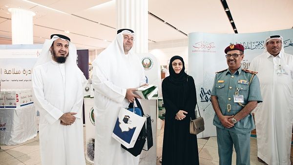 يقوم صندوق الإمارات الإسلامي الخيري في المصرف بتقديم مساهمات تعود بالنفع والفائدة على أفراد المجتمع. يقوم صندوق الإمارات الإسلامي الخيري في المصرف بتقديم مساهمات تعود بالنفع والفائدة على أفراد المجتمع.