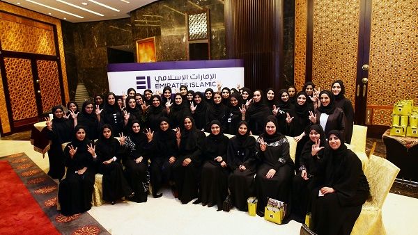 تشغل الموظفات الإماراتيات اليوم نسبة 61 % من اجمالي عدد الموظفين الإماراتيين في «الإمارات الإسلامي»، حيث يلعبن دورا أساسيا في نجاحات المصرف تشغل الموظفات الإماراتيات اليوم نسبة 61 % من اجمالي عدد الموظفين الإماراتيين في «الإمارات الإسلامي»، حيث يلعبن دورا أساسيا في نجاحات المصرف