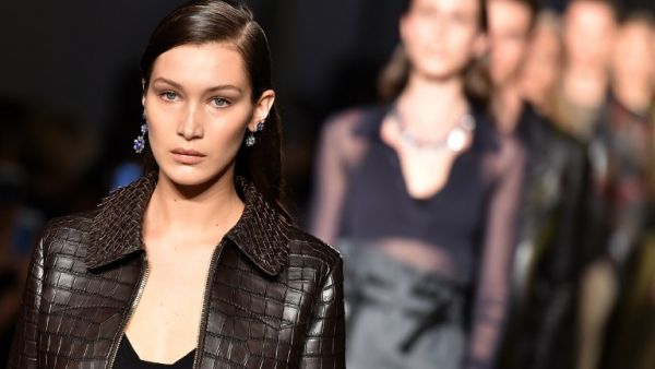 Bella Hadid on the Bottega Veneta catwalk, Milan Fashion Week September 24, 2016. (AFP/Alberto Pizzoli)