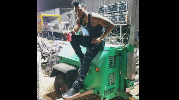 Jason Derulo tweeted a picture of himself relaxing backstage before a recent concert. (Twitter)