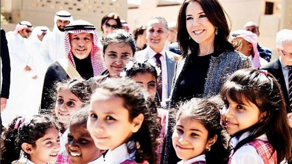 The Australia-born mother-of-four spent time playing with local school girls in Riyadh. (Instagram)