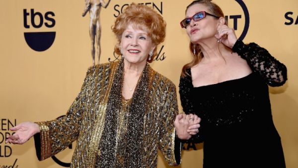 Actresses Debbie Reynolds (L), seen in 2015 with daughter actress Carrie Fisher, was rushed to hospital only one day after Fisher's death following a heart attack (AFP Photo/Ethan Miller)
