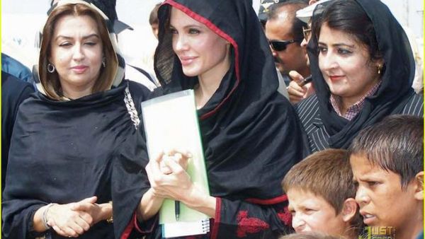 Angelina Jolie in Pakistan (photo courtesy of www.justjared.com) Angelina Jolie in Pakistan (photo courtesy of www.justjared.com)