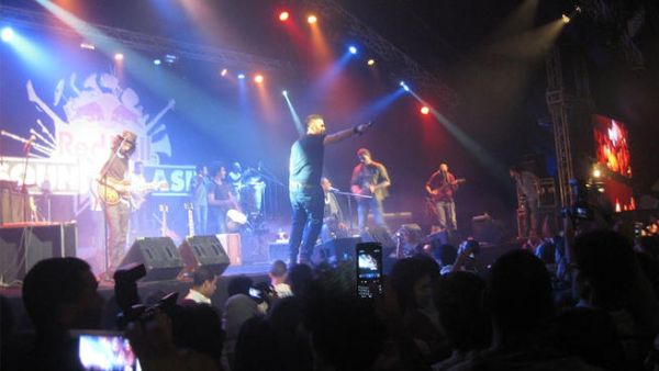Cairokee and Wust El-Balad share the stage for one final performance at the Red Bull Soundclash (Photo By Joel Gulhane).