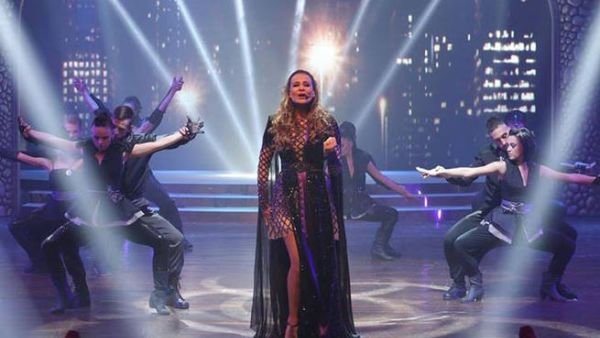 Carole Samaha singing her heart out on stage "The Lady". (Image: Facebook)