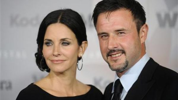 بعد عامين من الانفصال ديفيد آركيت يبدأ اجراءات طلاقه من كورتني كوكس