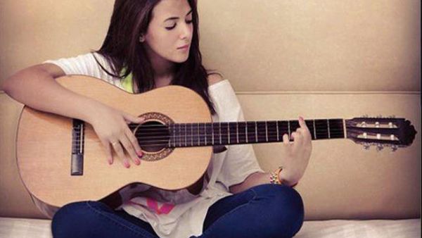 Donia Samir Ghanem keeps it casual in jeans for her album cover (Image: Facebook)