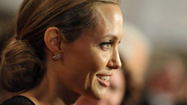 النجمة آنجلينا جولي