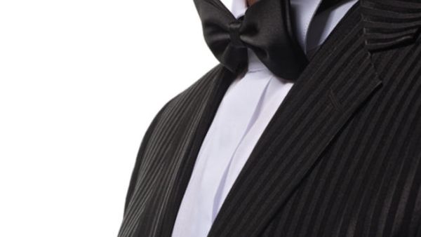 بدلة العريس... دليل أناقة الرجل في يوم الزفاف