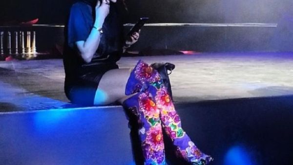 If her boots are any indicator, Haifa Wehbe's welcome in the New Year concert is gonna be one gaudy affair.