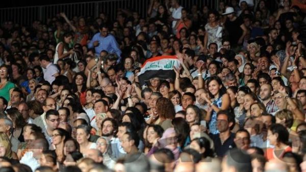 Kathem El Saher sings to a supportive audience at Byblos