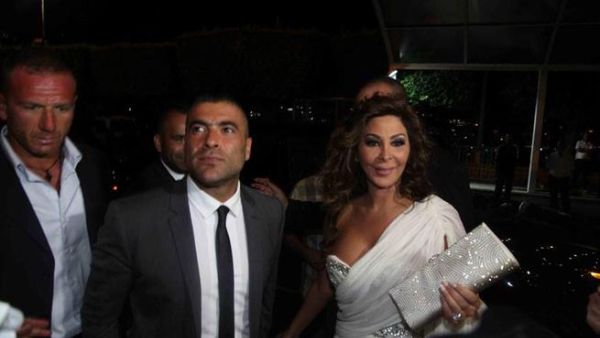 Wael Kfouri worries about his marital reputation while standing next to Elissa at Murex D'or Ceremony (Photos courtesy of Facebook)