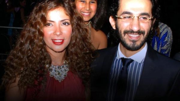 الفنان احمد حلمي وزوجته منى زكي 