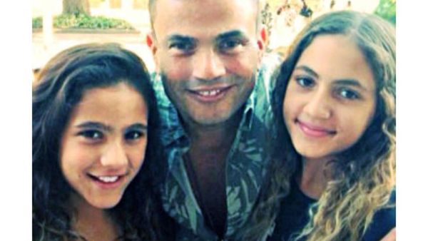 Amr Diab poses with his precious daughters Kinza and Jenna. (Image: Facebook)