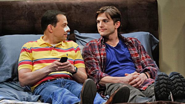 أشتون كاتشر وجون كراير في موسم حادي عشر من "رجلين ونصف" 