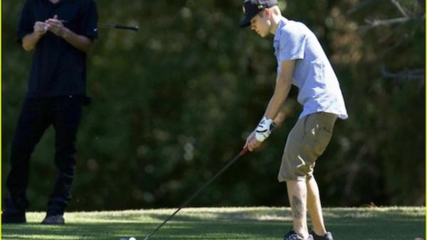 Hole in One! The Bieb plays golf.