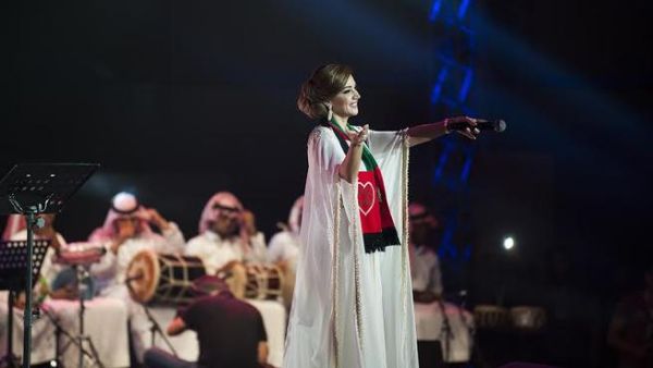 الفنانة ديانا 